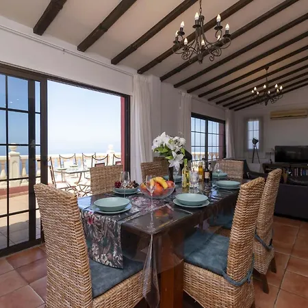 Villa Una Βίλα *