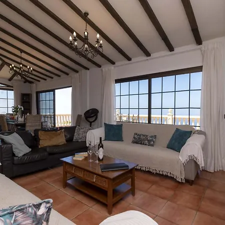 Villa Una Villa *
