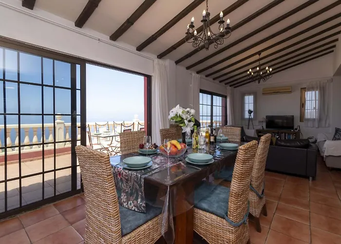 Villa Una Βίλα *